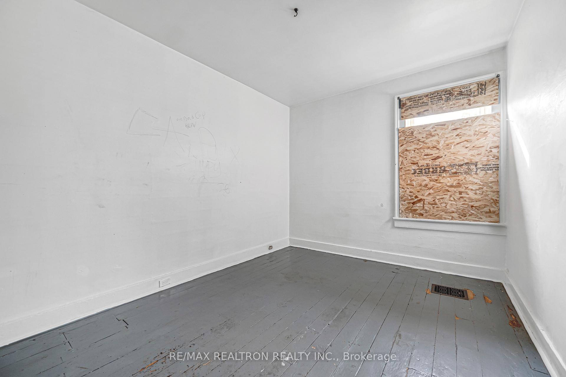 Photo 47 of 631 Richmond Street W, Toronto, Niagara — HOMEH