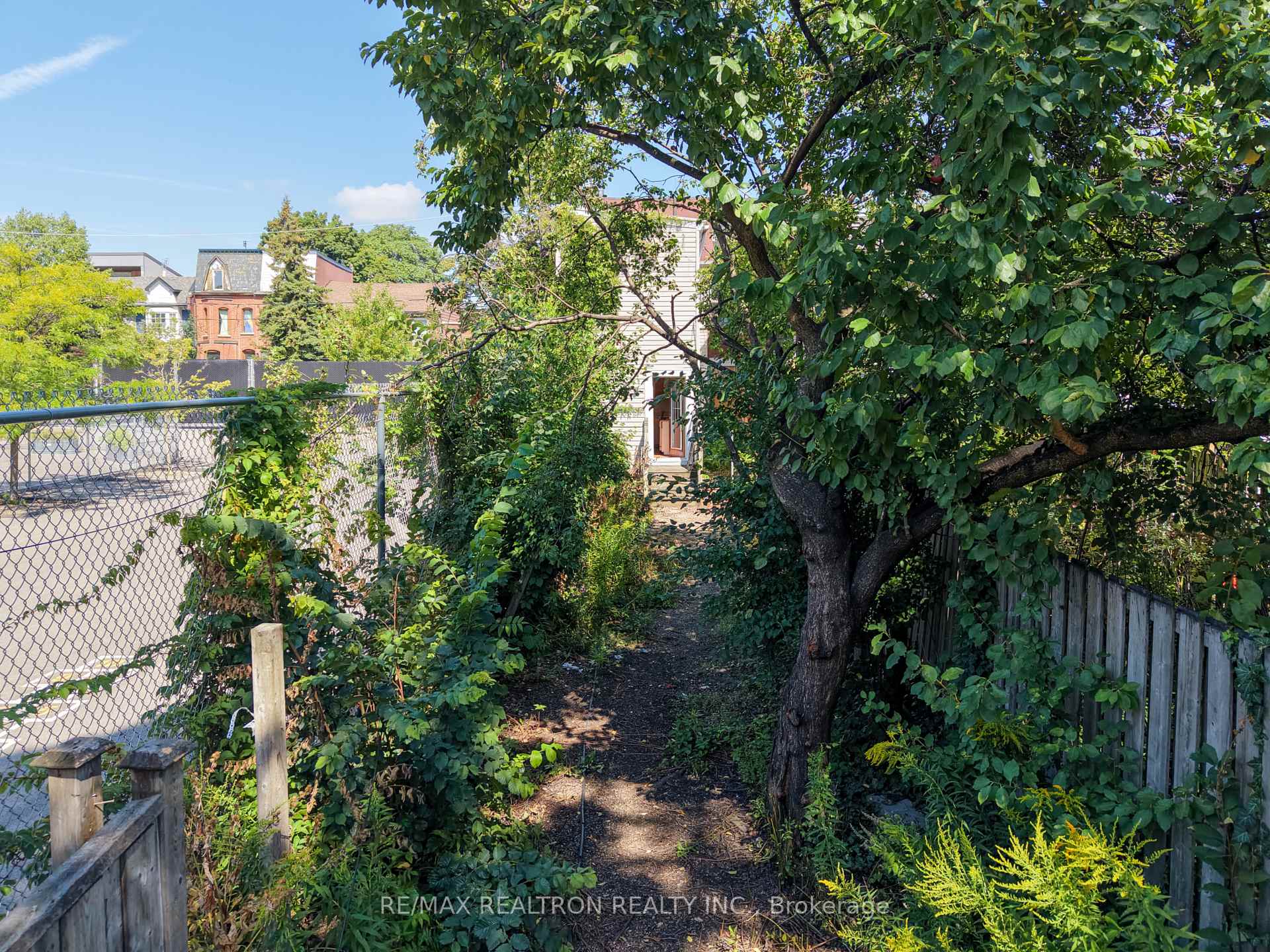 Photo 73 of 631 Richmond Street W, Toronto, Niagara — HOMEH