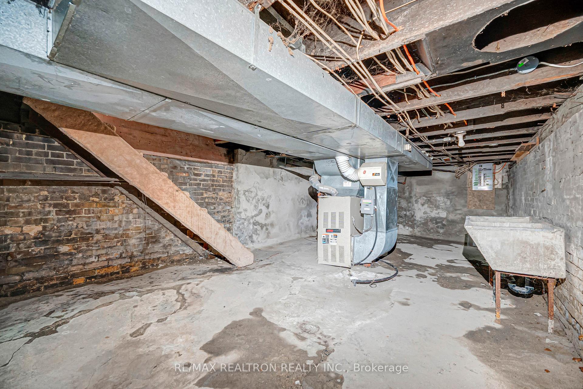 Photo 99 of 631 Richmond Street W, Toronto, Niagara — HOMEH