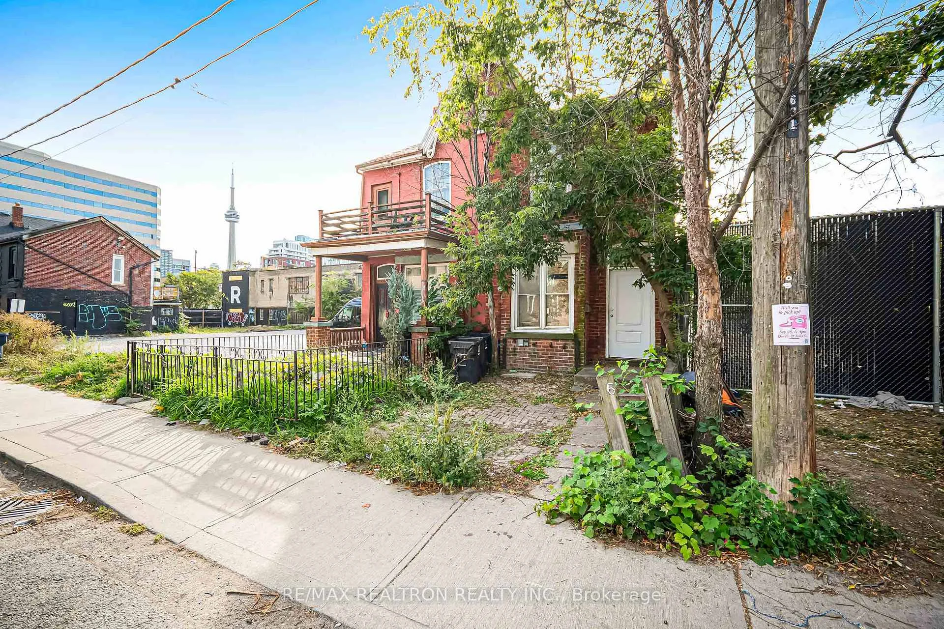 Photo 4 of 631 Richmond Street W, Toronto, Niagara — HOMEH