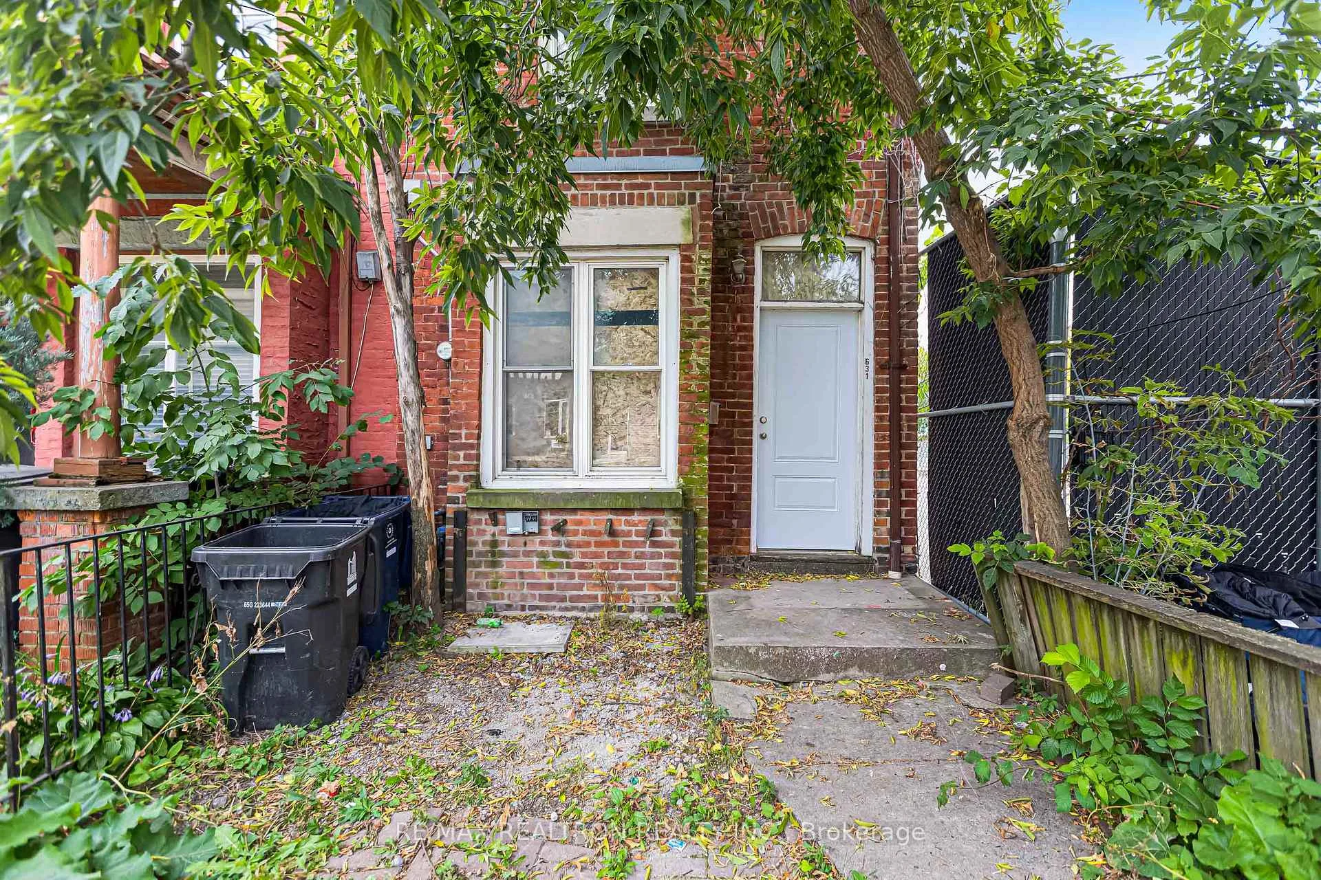 Photo 12 of 631 Richmond Street W, Toronto, Niagara — HOMEH