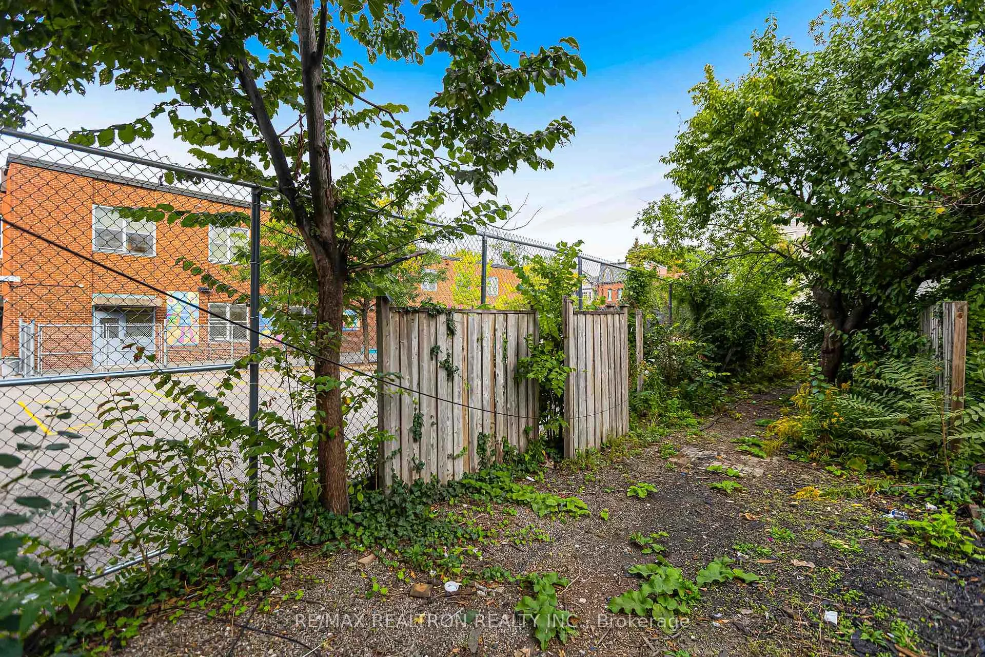 Photo 24 of 631 Richmond Street W, Toronto, Niagara — HOMEH