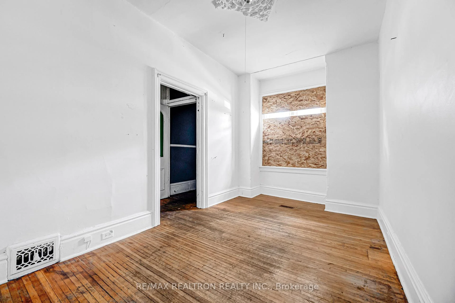 Photo 56 of 631 Richmond Street W, Toronto, Niagara — HOMEH