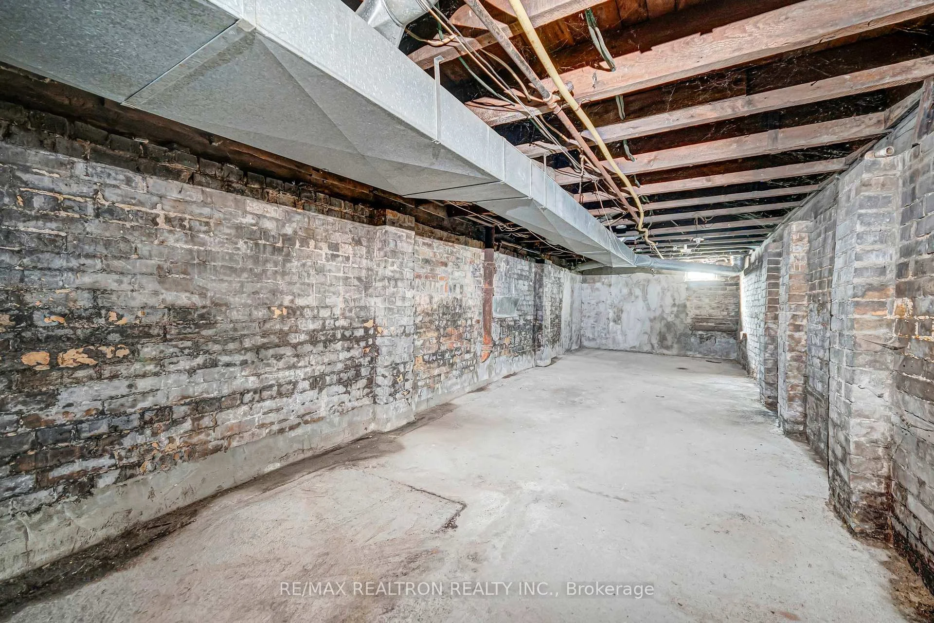 Photo 64 of 631 Richmond Street W, Toronto, Niagara — HOMEH