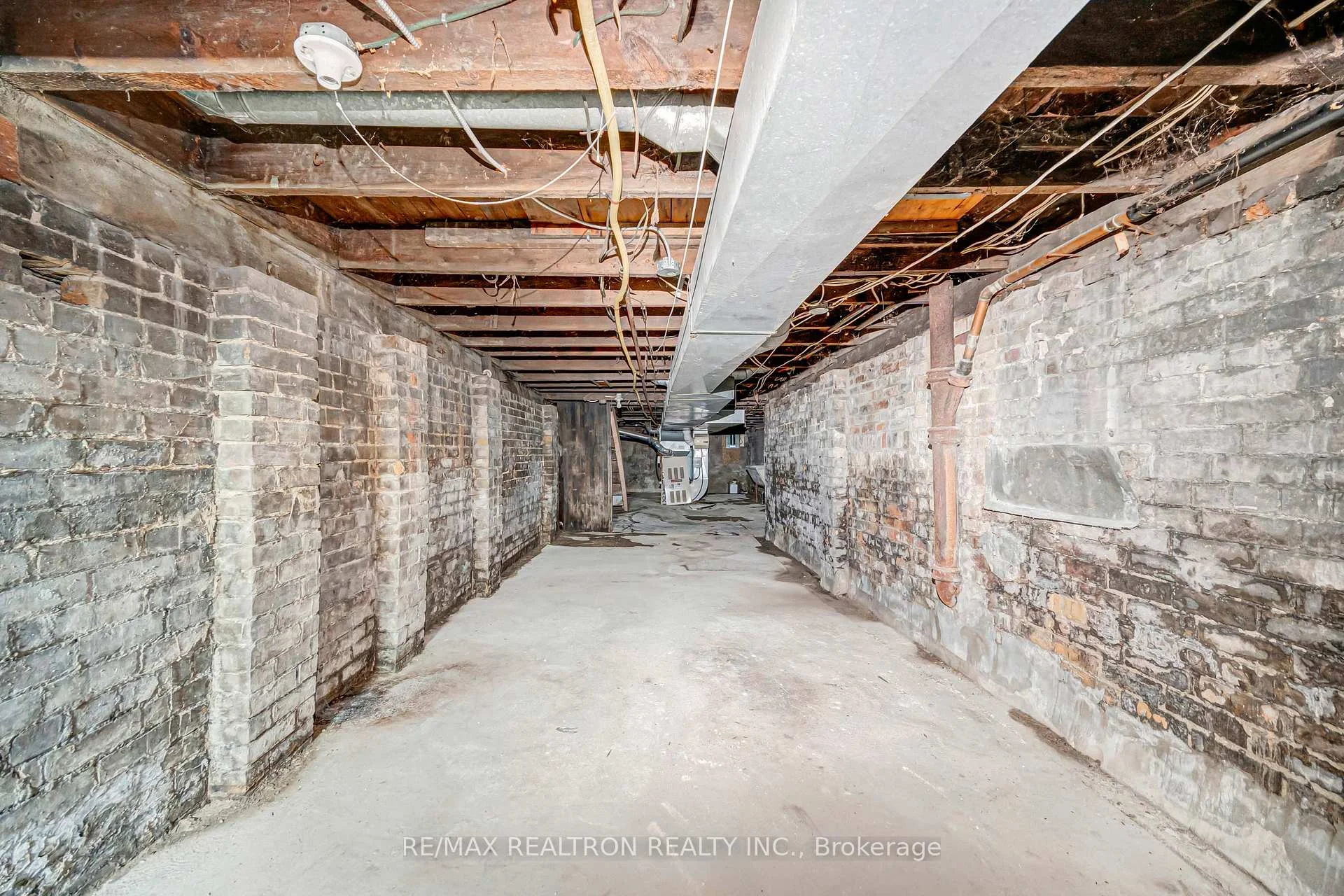 Photo 66 of 631 Richmond Street W, Toronto, Niagara — HOMEH