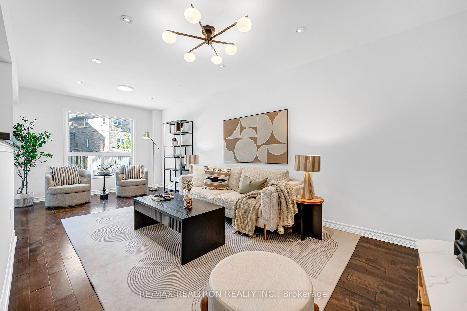 Photo 4 of 14 Cobblehill Court, Markham, Berczy — HOMEH