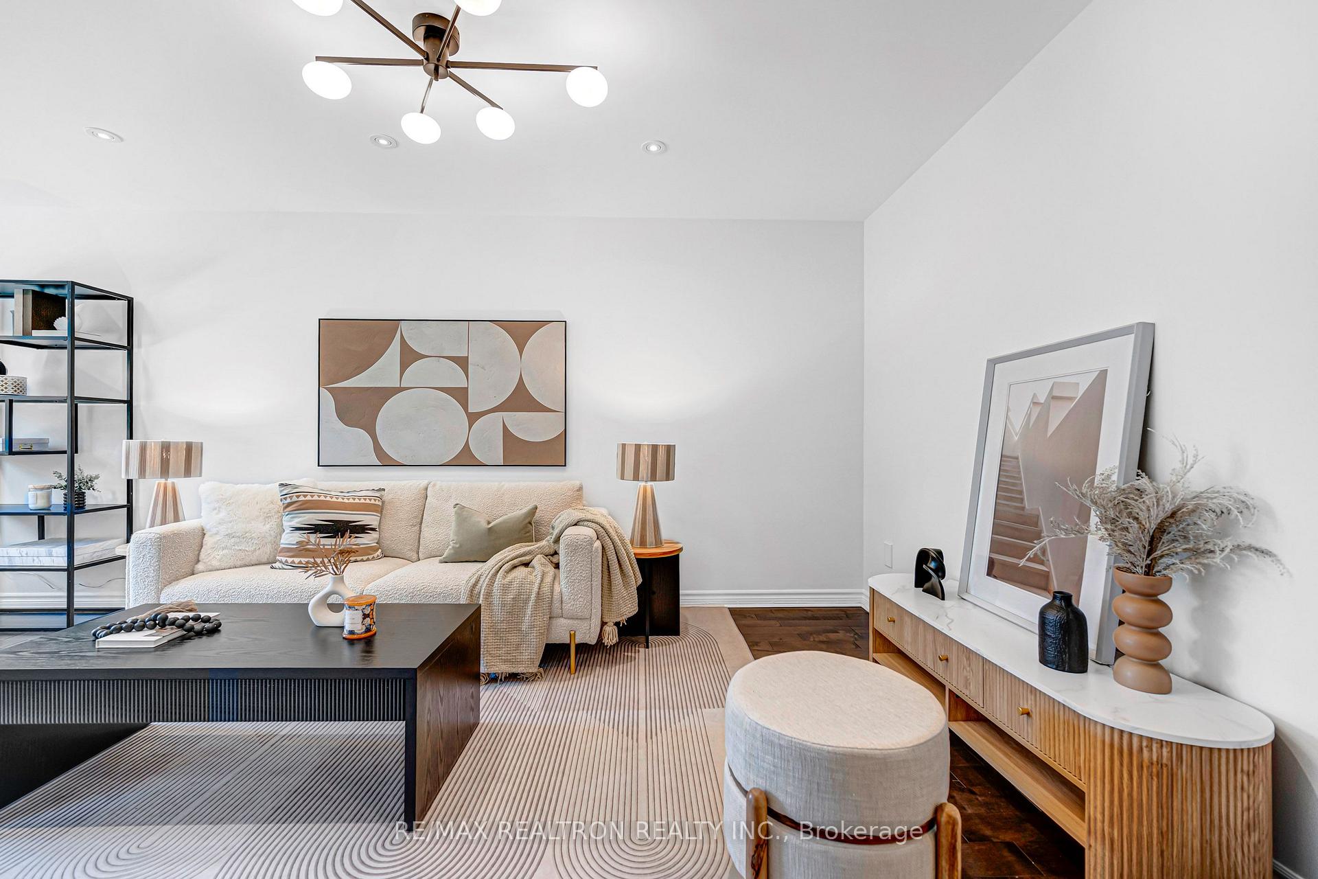 Photo 5 of 14 Cobblehill Court, Markham, Berczy — HOMEH