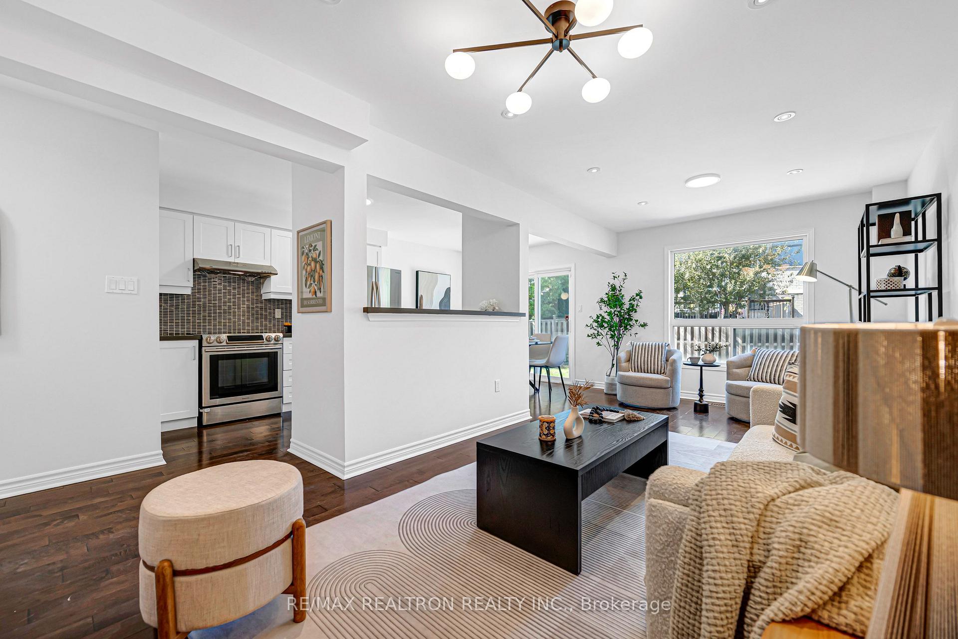 Photo 8 of 14 Cobblehill Court, Markham, Berczy — HOMEH