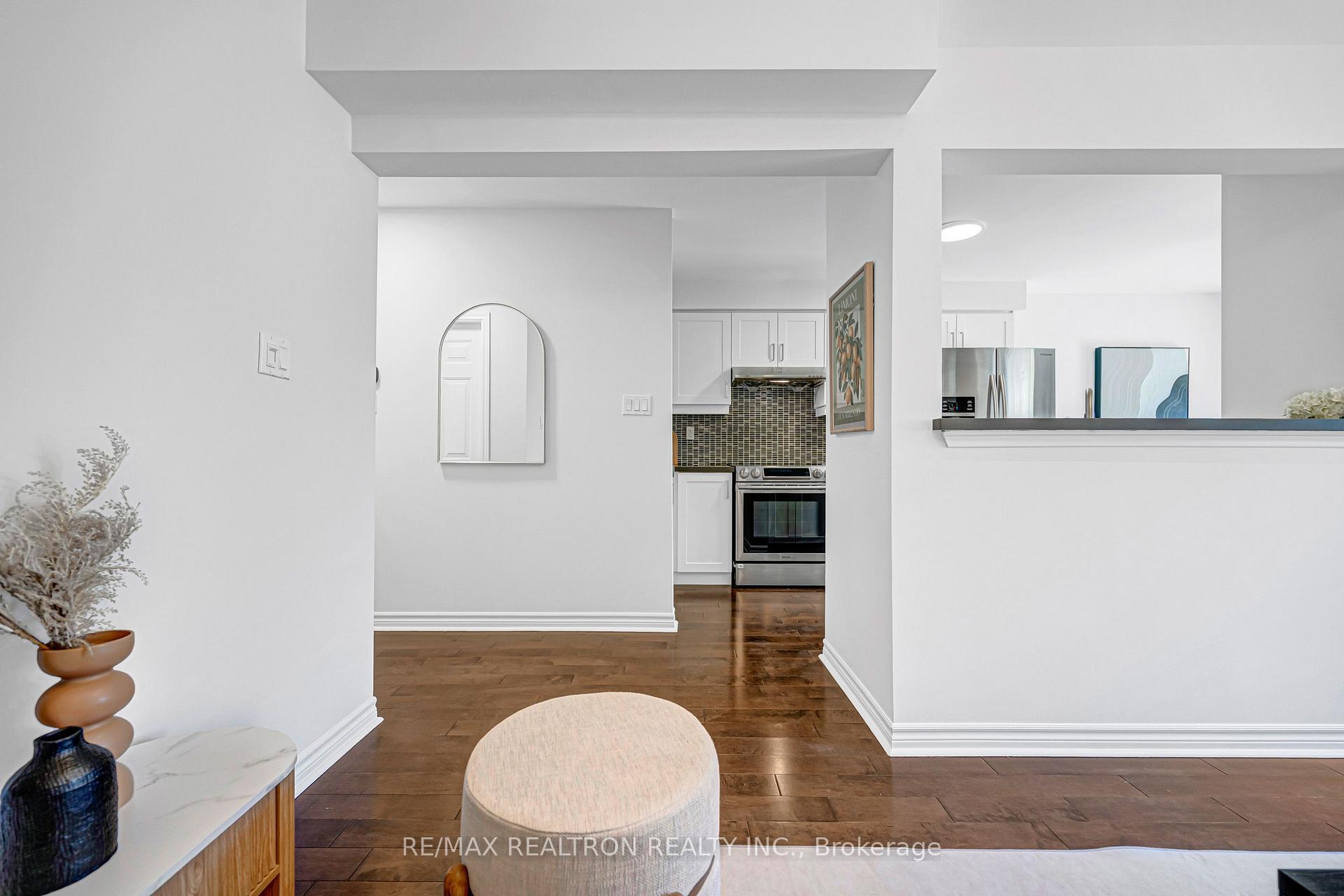Photo 9 of 14 Cobblehill Court, Markham, Berczy — HOMEH