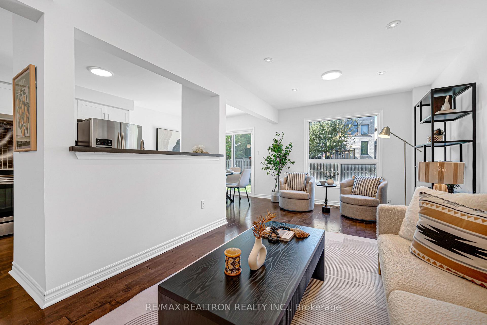 Photo 11 of 14 Cobblehill Court, Markham, Berczy — HOMEH