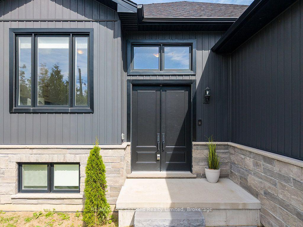 Photo 2 of 91 Summer View Avenue, Collingwood — HOMEH
