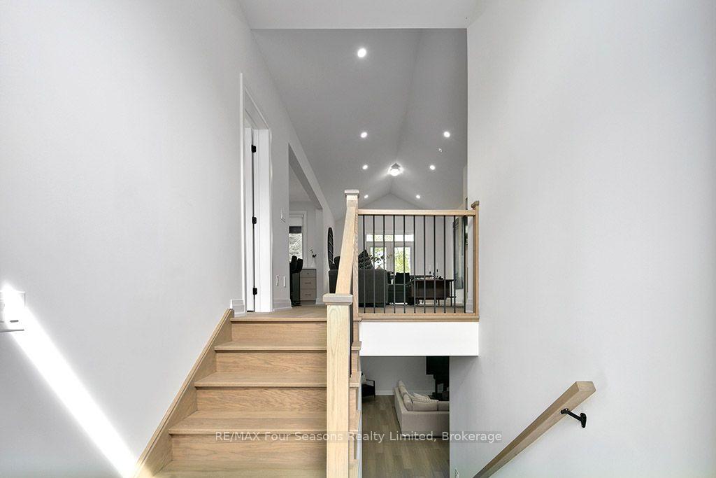 Photo 4 of 91 Summer View Avenue, Collingwood — HOMEH