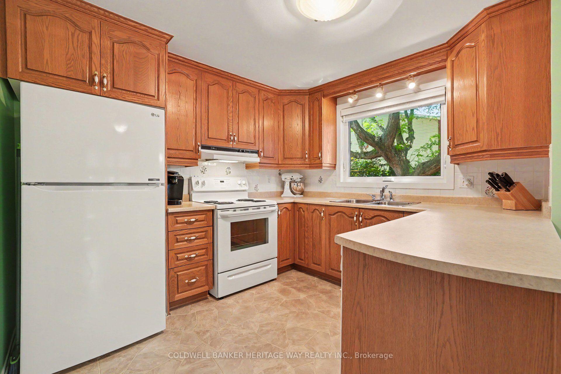 Photo 16 of 45 Shadetree Crescent, Ottawa, Borden Farm/Stewart Farm/Carleton Heights/Parkwood Hills — HOMEH