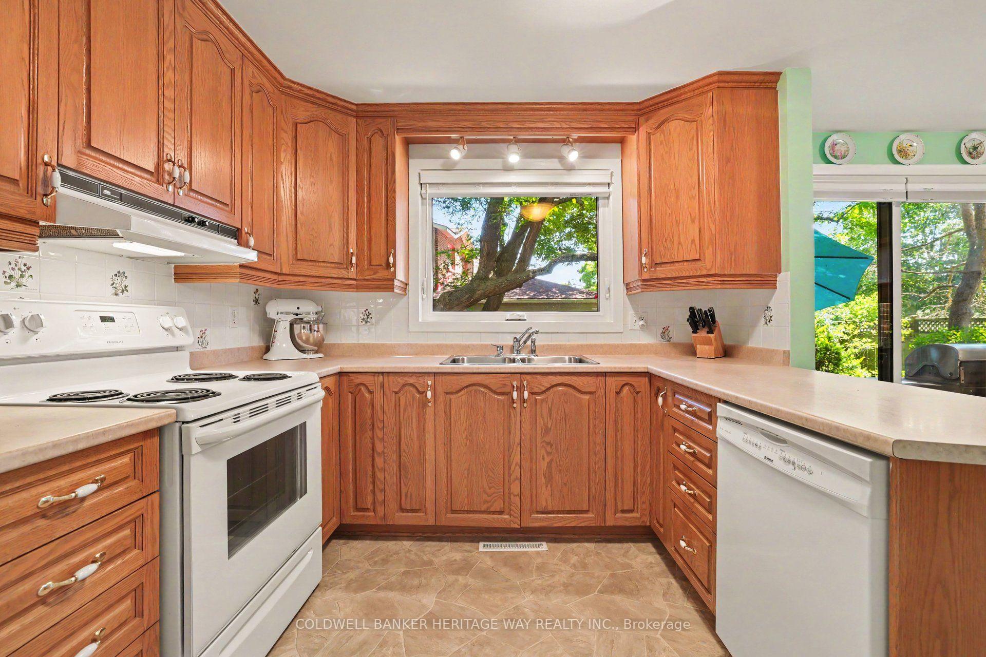 Photo 17 of 45 Shadetree Crescent, Ottawa, Borden Farm/Stewart Farm/Carleton Heights/Parkwood Hills — HOMEH