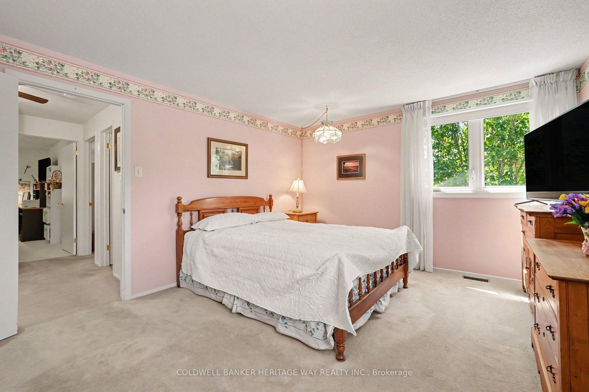 Photo 20 of 45 Shadetree Crescent, Ottawa, Borden Farm/Stewart Farm/Carleton Heights/Parkwood Hills — HOMEH