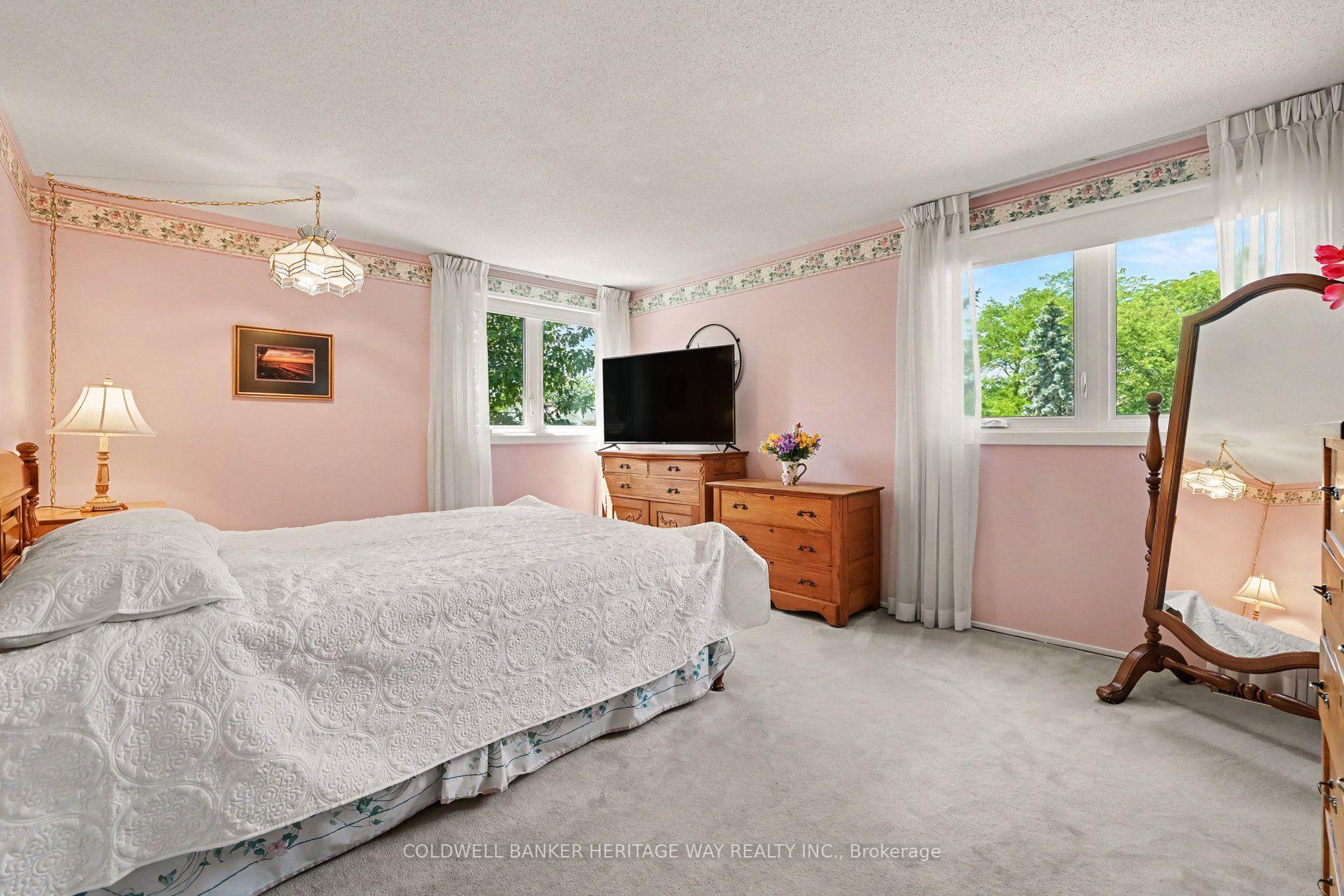 Photo 21 of 45 Shadetree Crescent, Ottawa, Borden Farm/Stewart Farm/Carleton Heights/Parkwood Hills — HOMEH