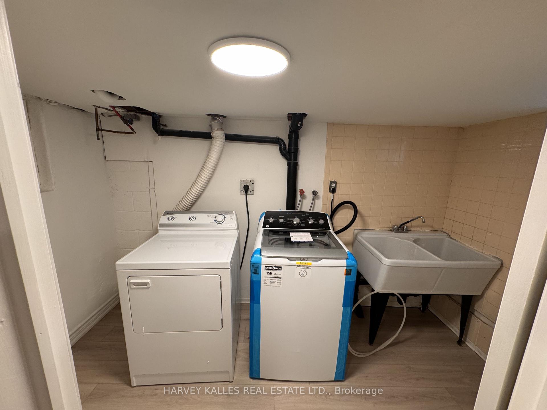 Photo 10 of Unit Lower, 628 Manning Avenue, Toronto, Palmerston-Little Italy — HOMEH