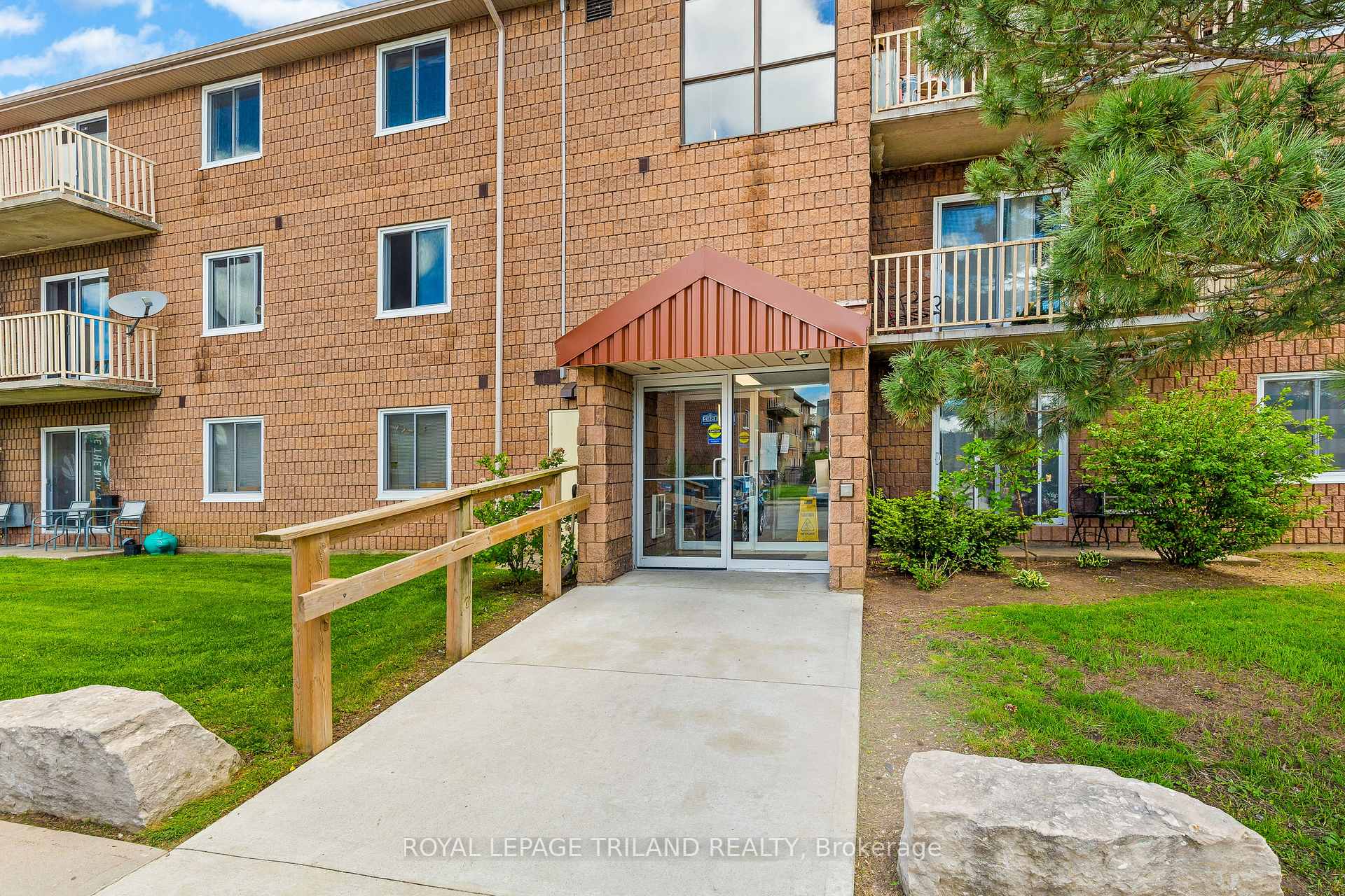 Front of Unit 107, 1584 Ernest Avenue