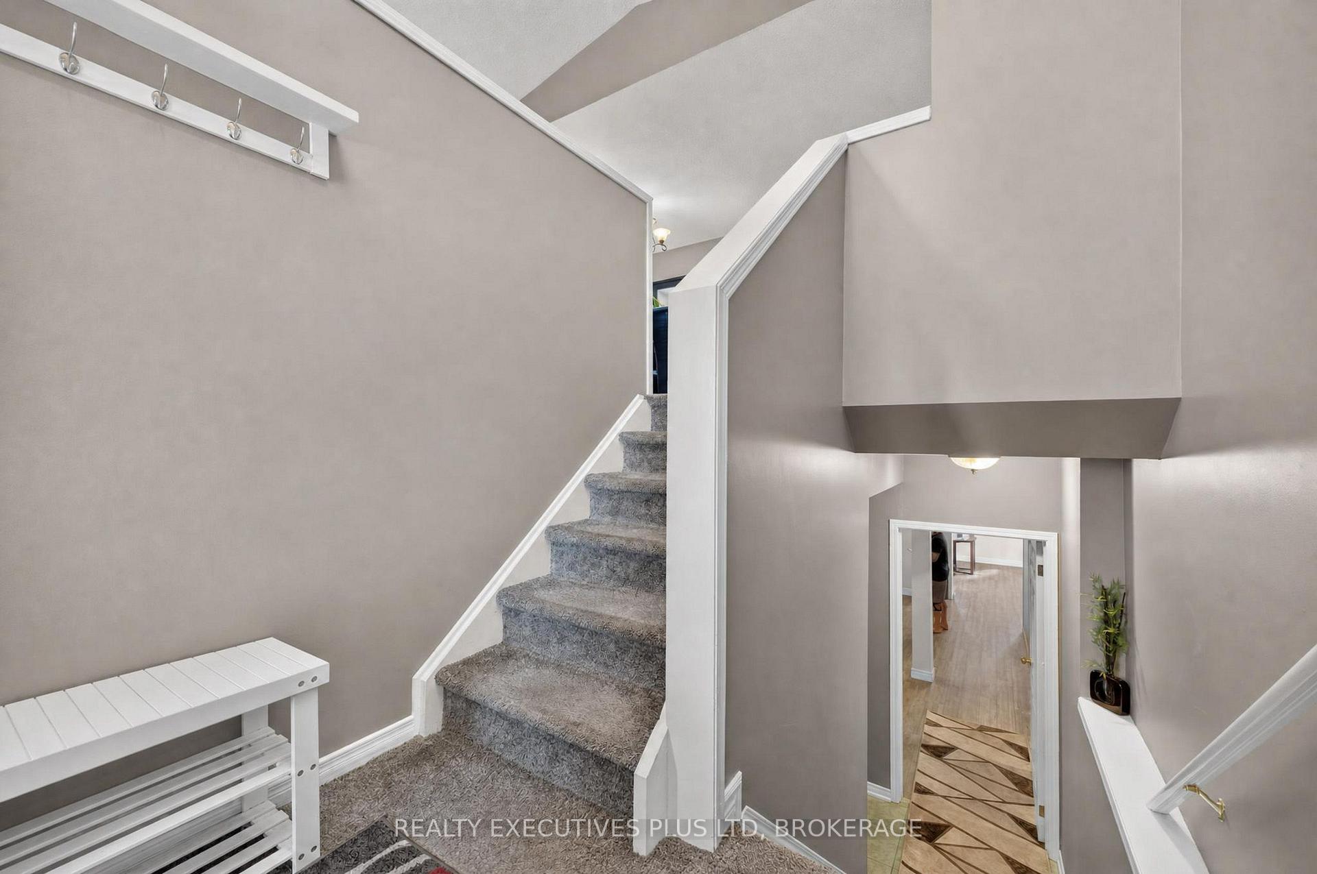 Photo 5 of 7802 Sabine Drive, Niagara Falls, Ascot — HOMEH