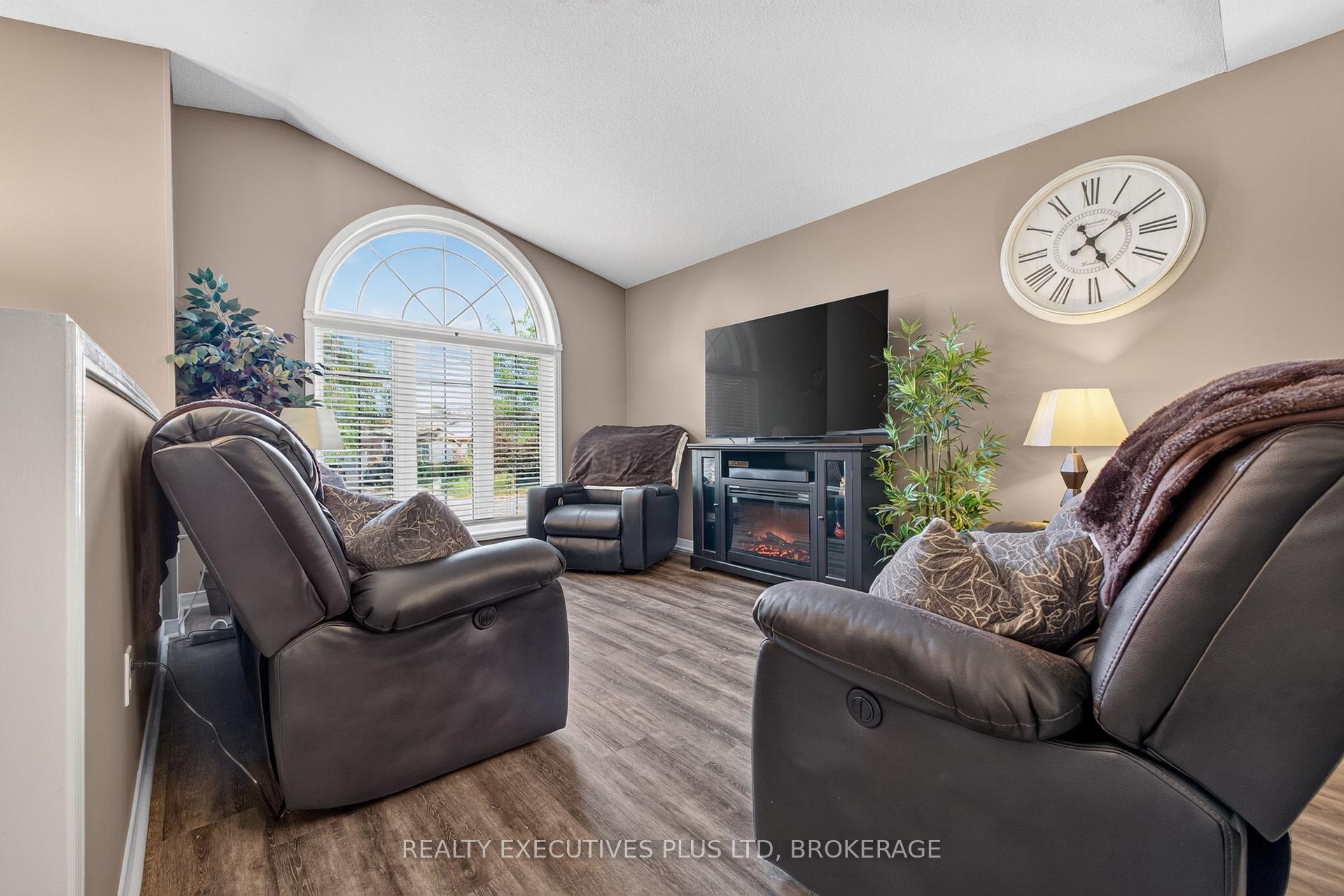 Photo 6 of 7802 Sabine Drive, Niagara Falls, Ascot — HOMEH