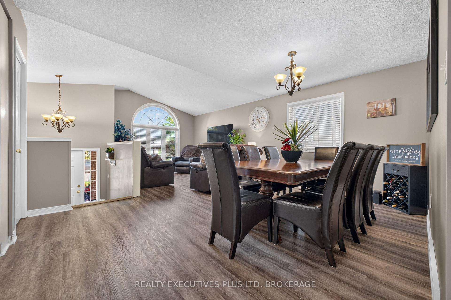 Photo 9 of 7802 Sabine Drive, Niagara Falls, Ascot — HOMEH
