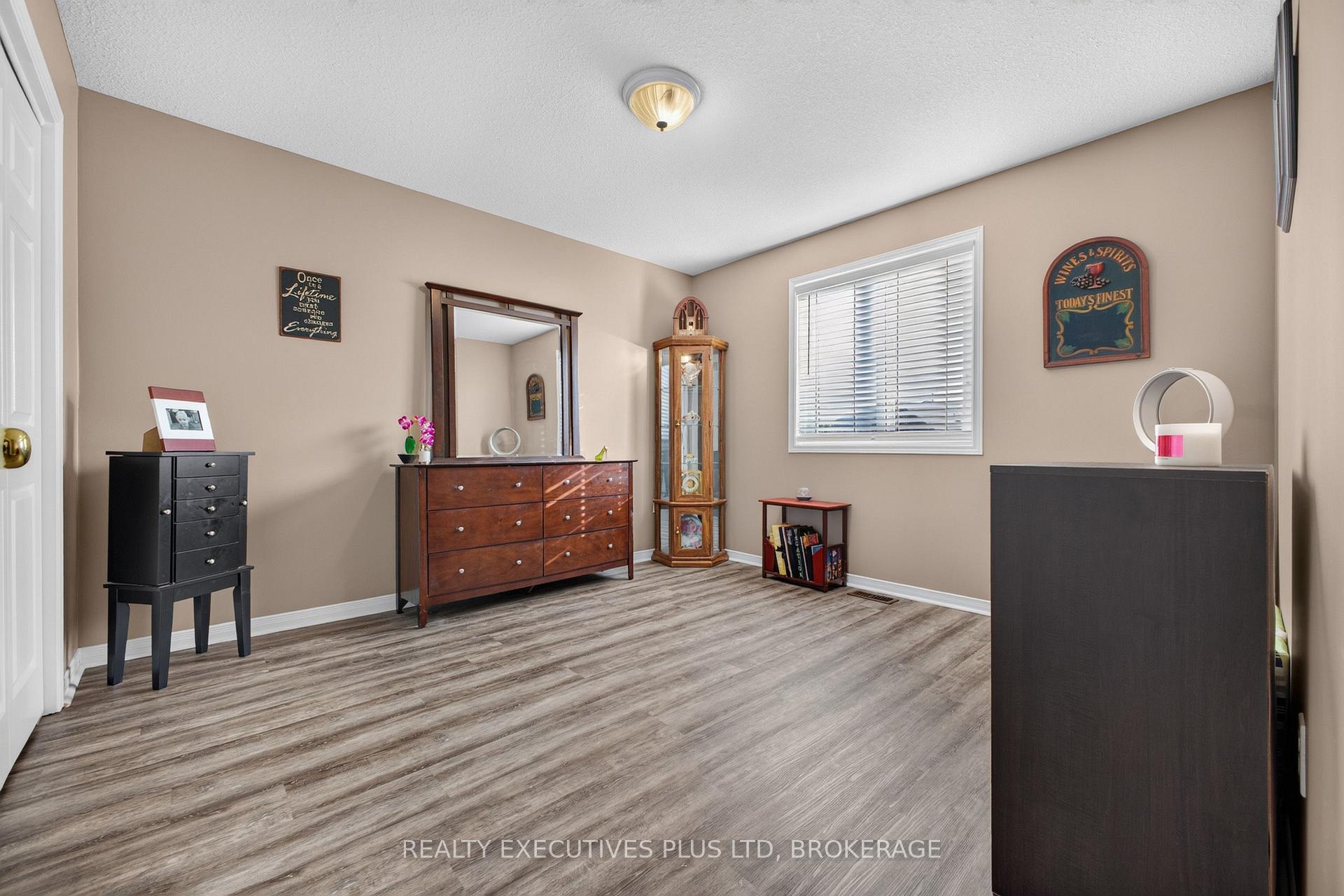 Photo 20 of 7802 Sabine Drive, Niagara Falls, Ascot — HOMEH