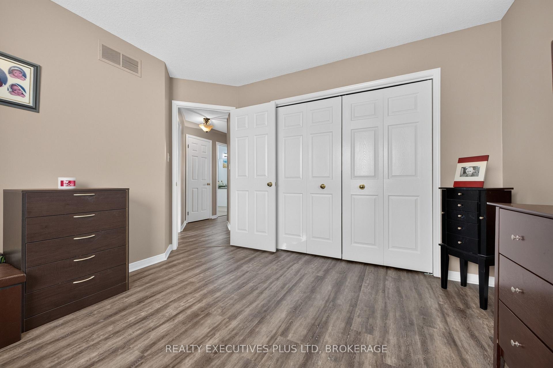Photo 21 of 7802 Sabine Drive, Niagara Falls, Ascot — HOMEH