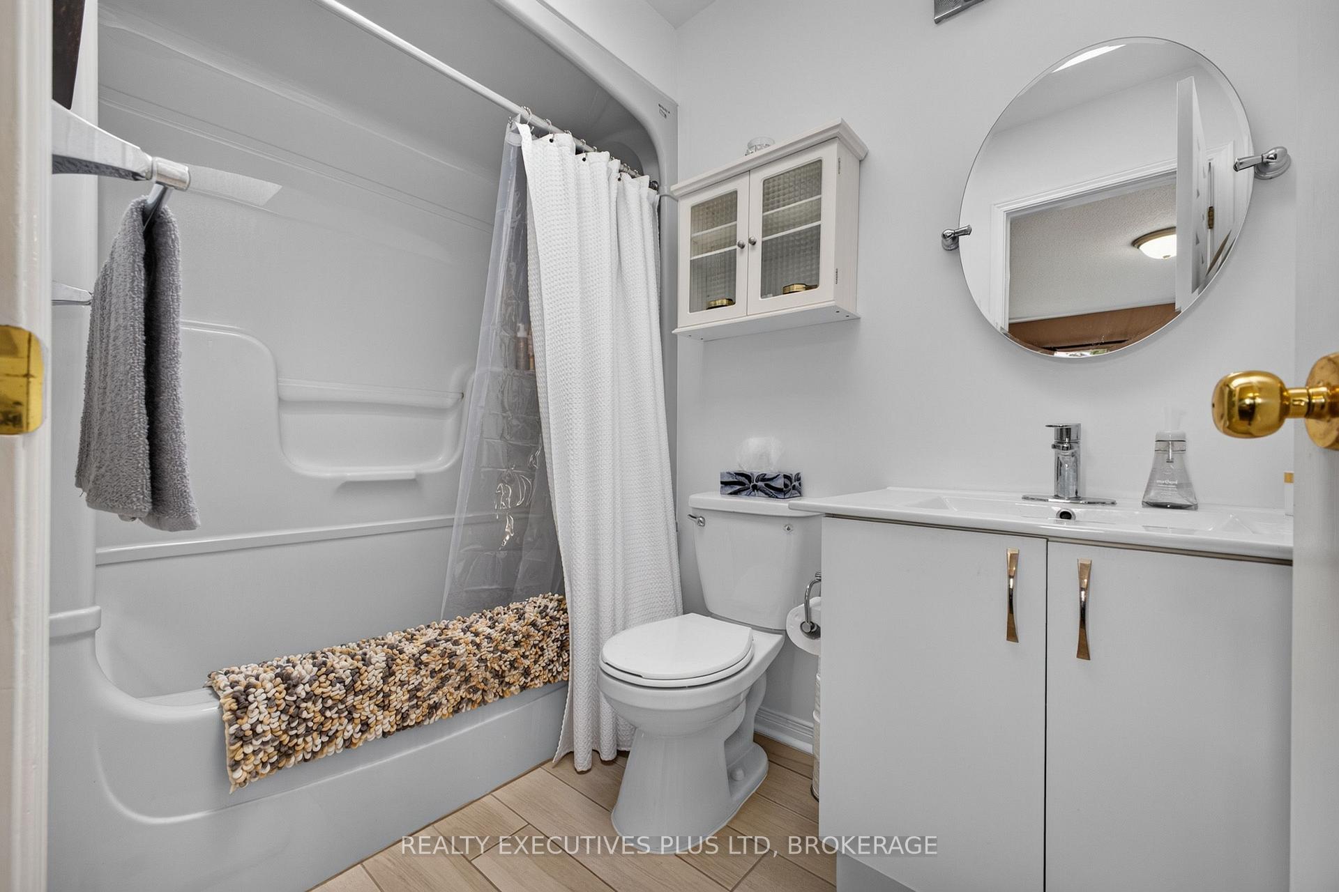Photo 26 of 7802 Sabine Drive, Niagara Falls, Ascot — HOMEH