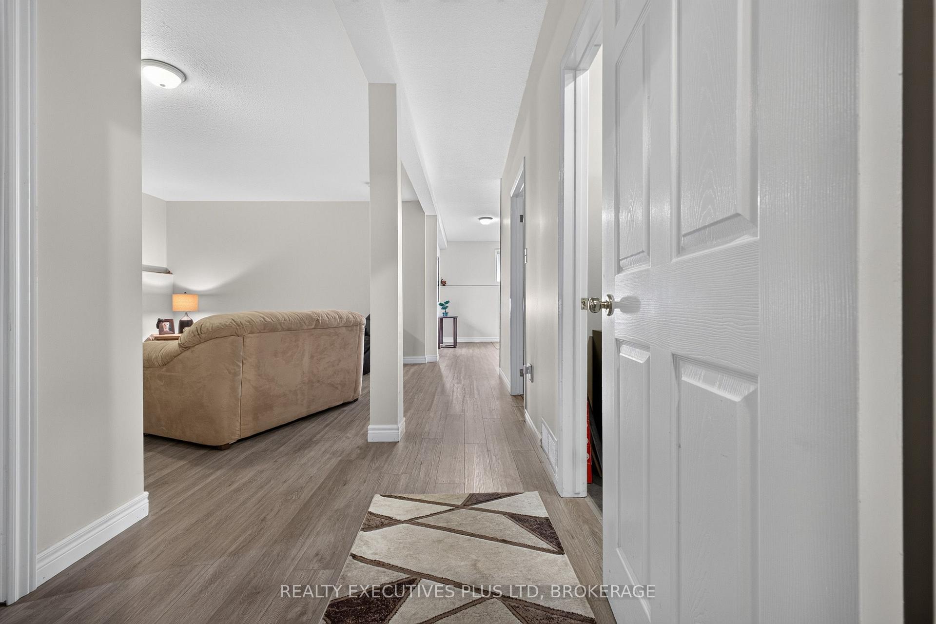 Photo 29 of 7802 Sabine Drive, Niagara Falls, Ascot — HOMEH