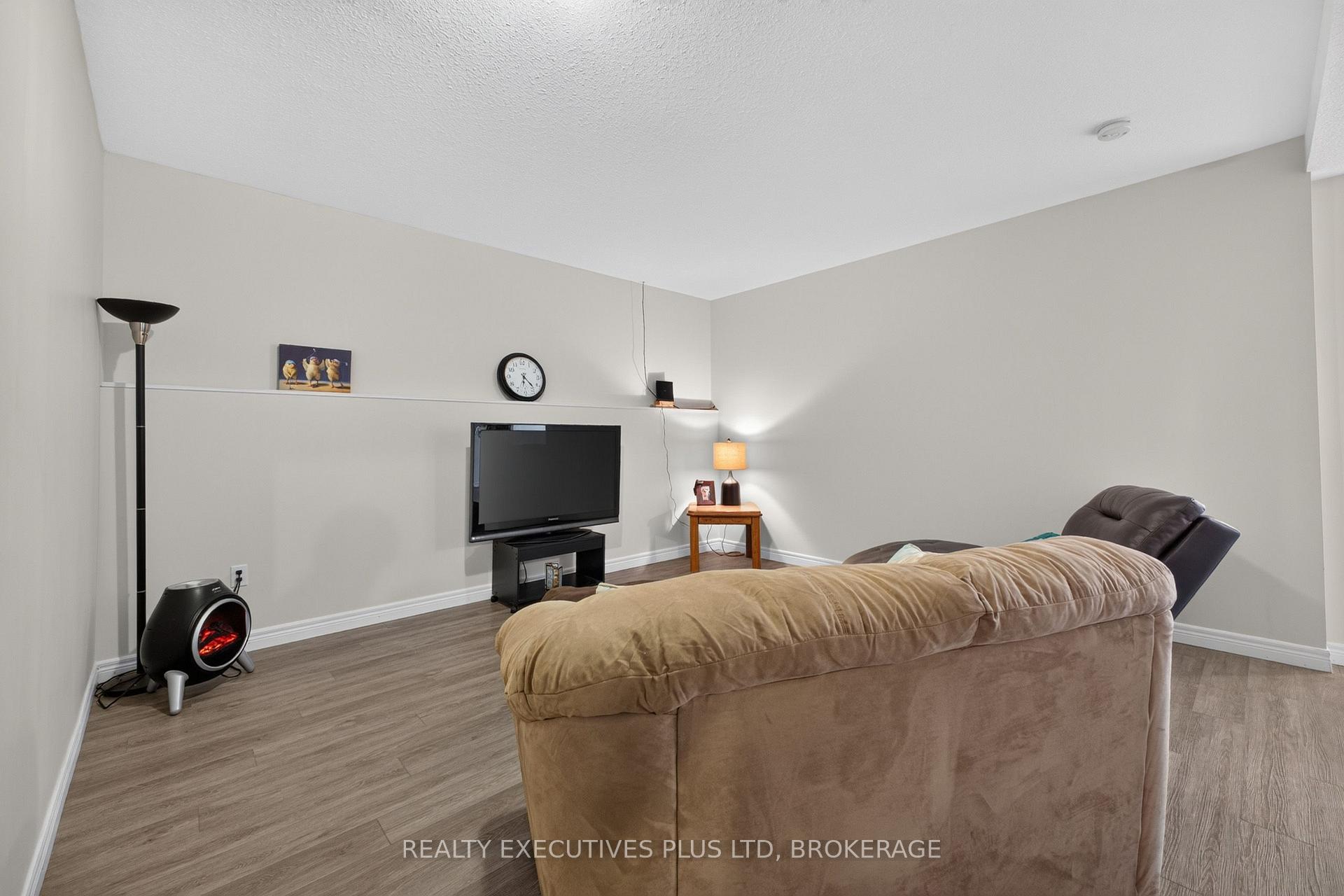 Photo 32 of 7802 Sabine Drive, Niagara Falls, Ascot — HOMEH