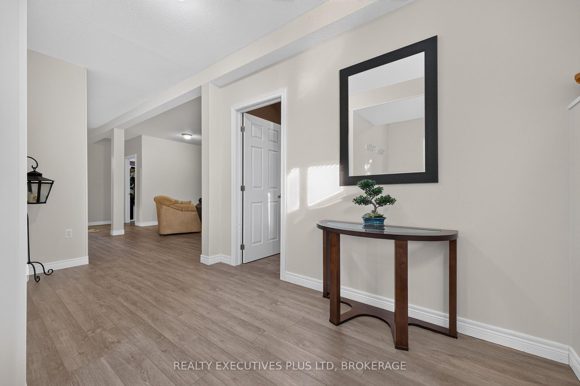 Photo 38 of 7802 Sabine Drive, Niagara Falls, Ascot — HOMEH