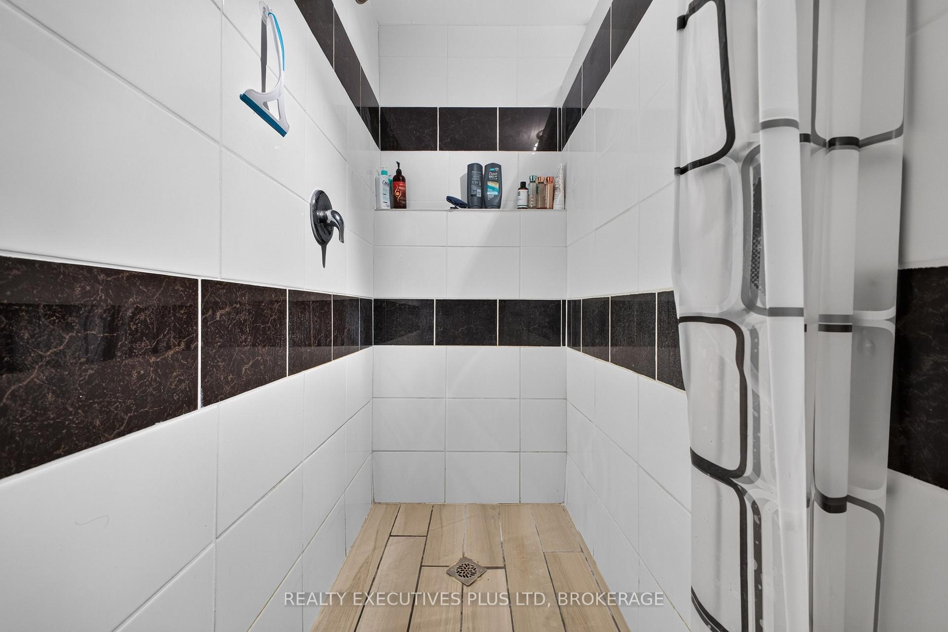 Photo 43 of 7802 Sabine Drive, Niagara Falls, Ascot — HOMEH