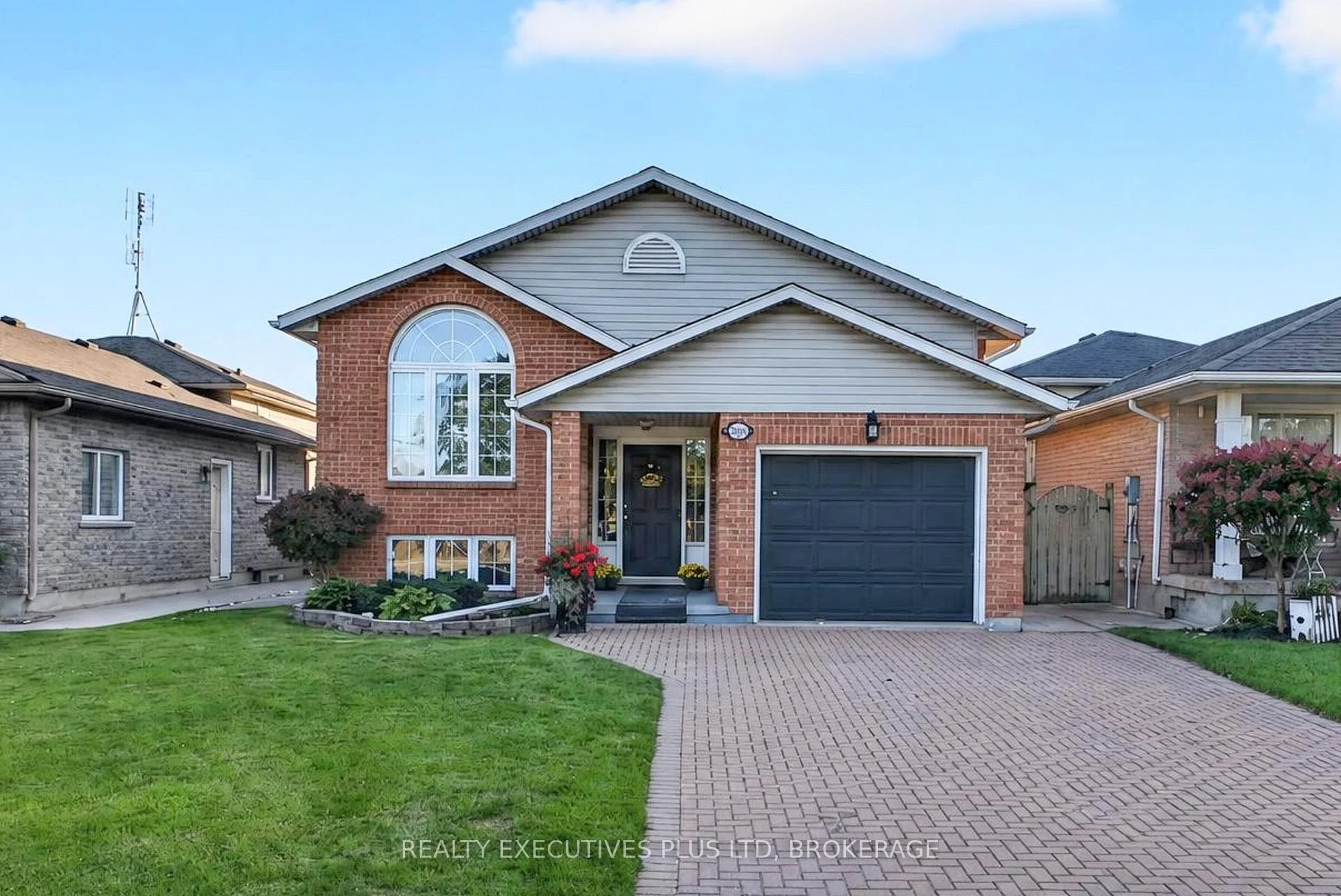 Photo 1 of 7802 Sabine Drive, Niagara Falls, Ascot — HOMEH