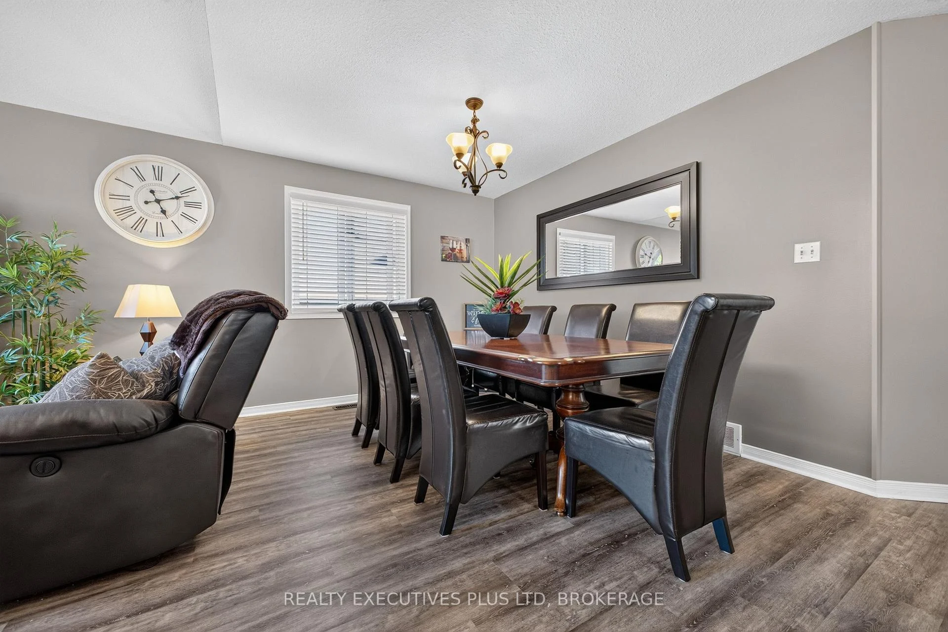 Photo 8 of 7802 Sabine Drive, Niagara Falls, Ascot — HOMEH