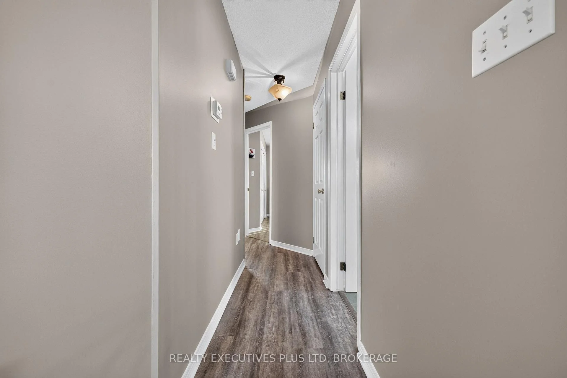 Photo 16 of 7802 Sabine Drive, Niagara Falls, Ascot — HOMEH