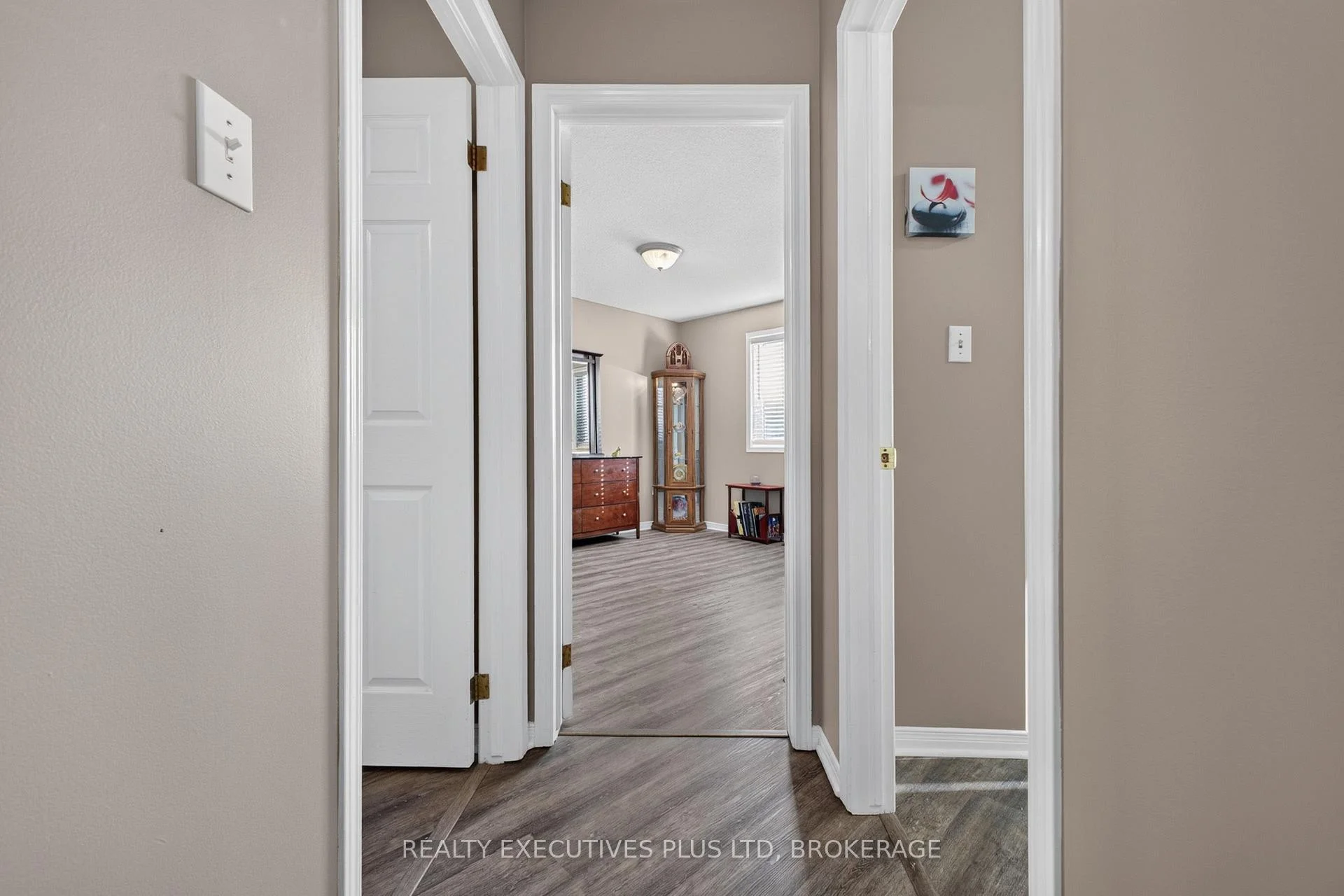 Photo 17 of 7802 Sabine Drive, Niagara Falls, Ascot — HOMEH