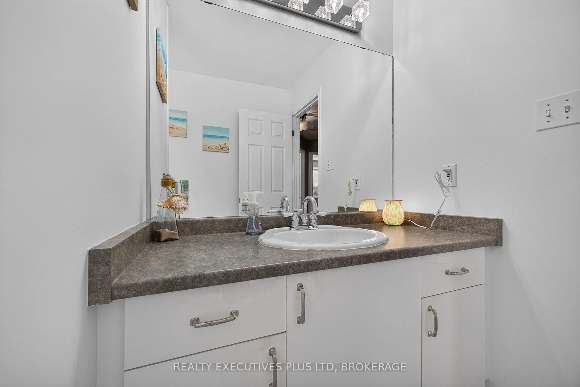 Photo 18 of 7802 Sabine Drive, Niagara Falls, Ascot — HOMEH
