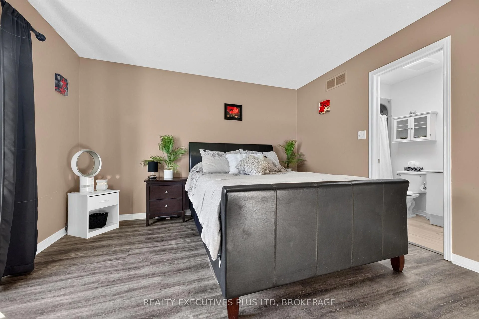 Photo 24 of 7802 Sabine Drive, Niagara Falls, Ascot — HOMEH