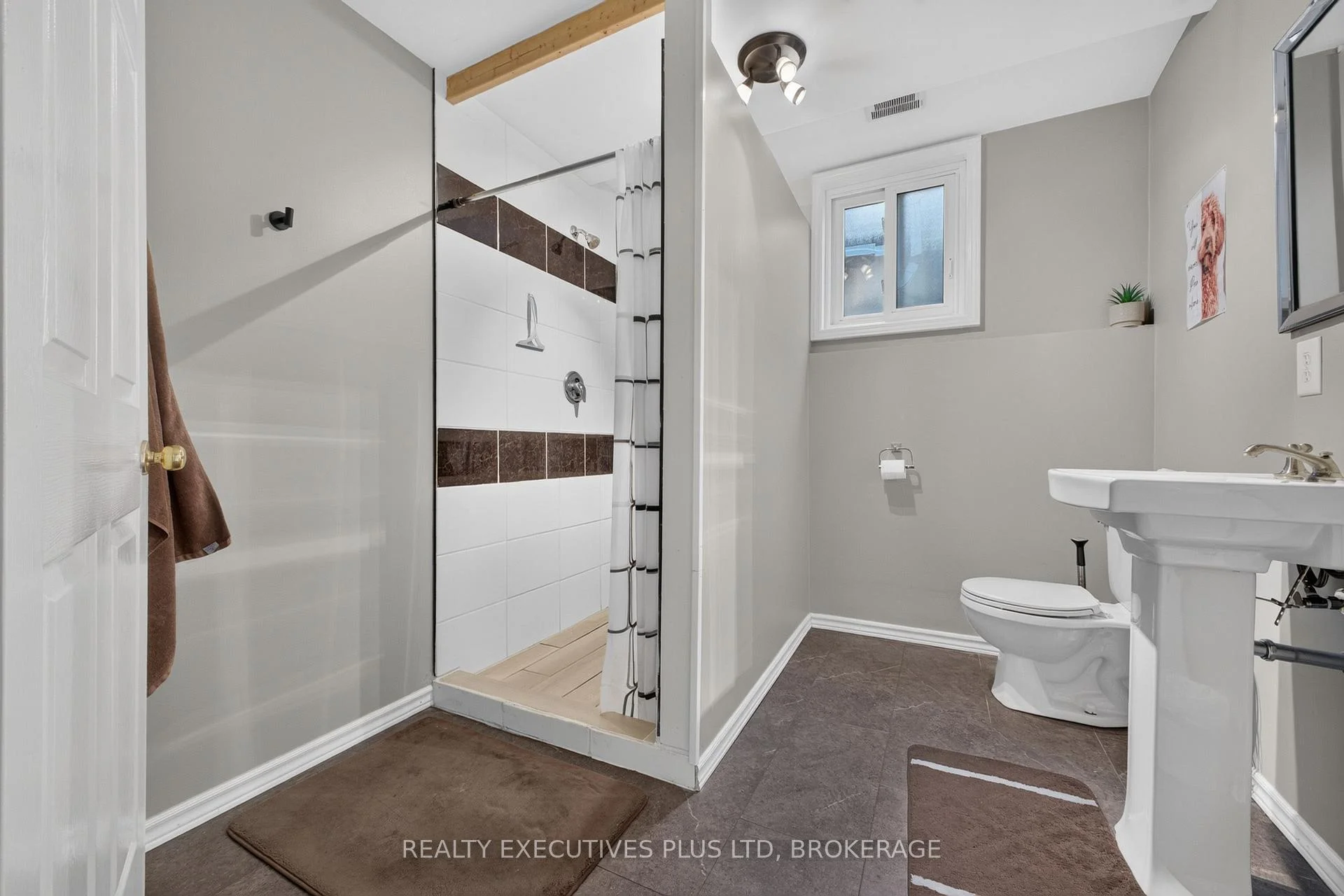 Photo 42 of 7802 Sabine Drive, Niagara Falls, Ascot — HOMEH