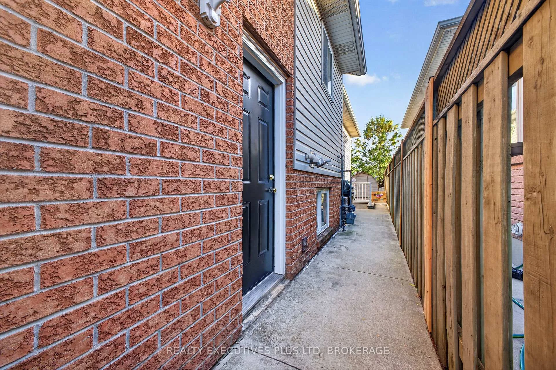 Photo 48 of 7802 Sabine Drive, Niagara Falls, Ascot — HOMEH