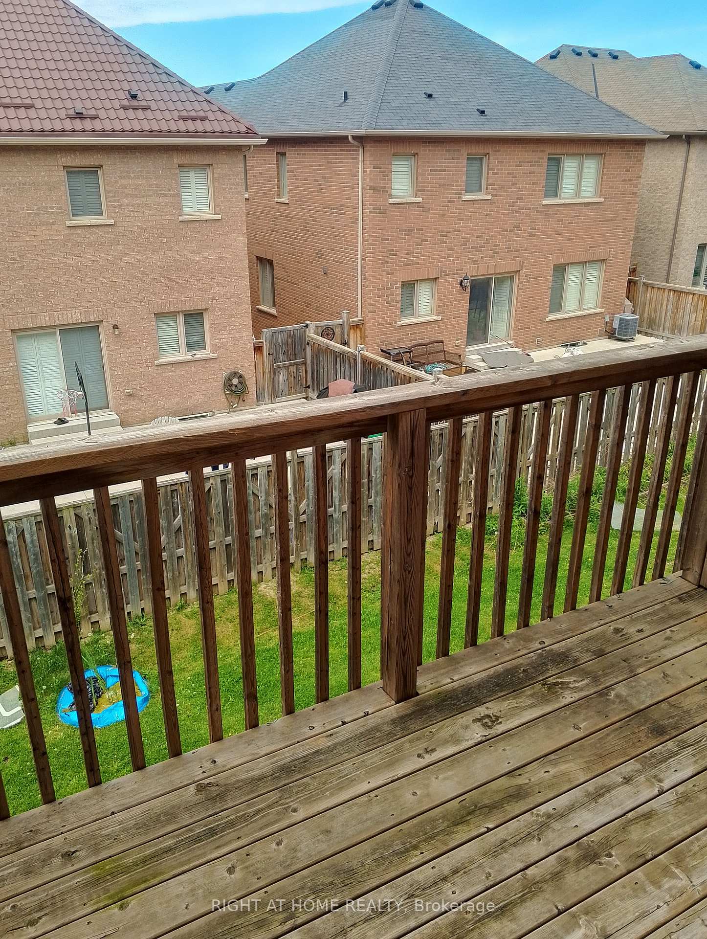 Photo 7 of 32 Aspen Hills Road, Brampton, Credit Valley — HOMEH