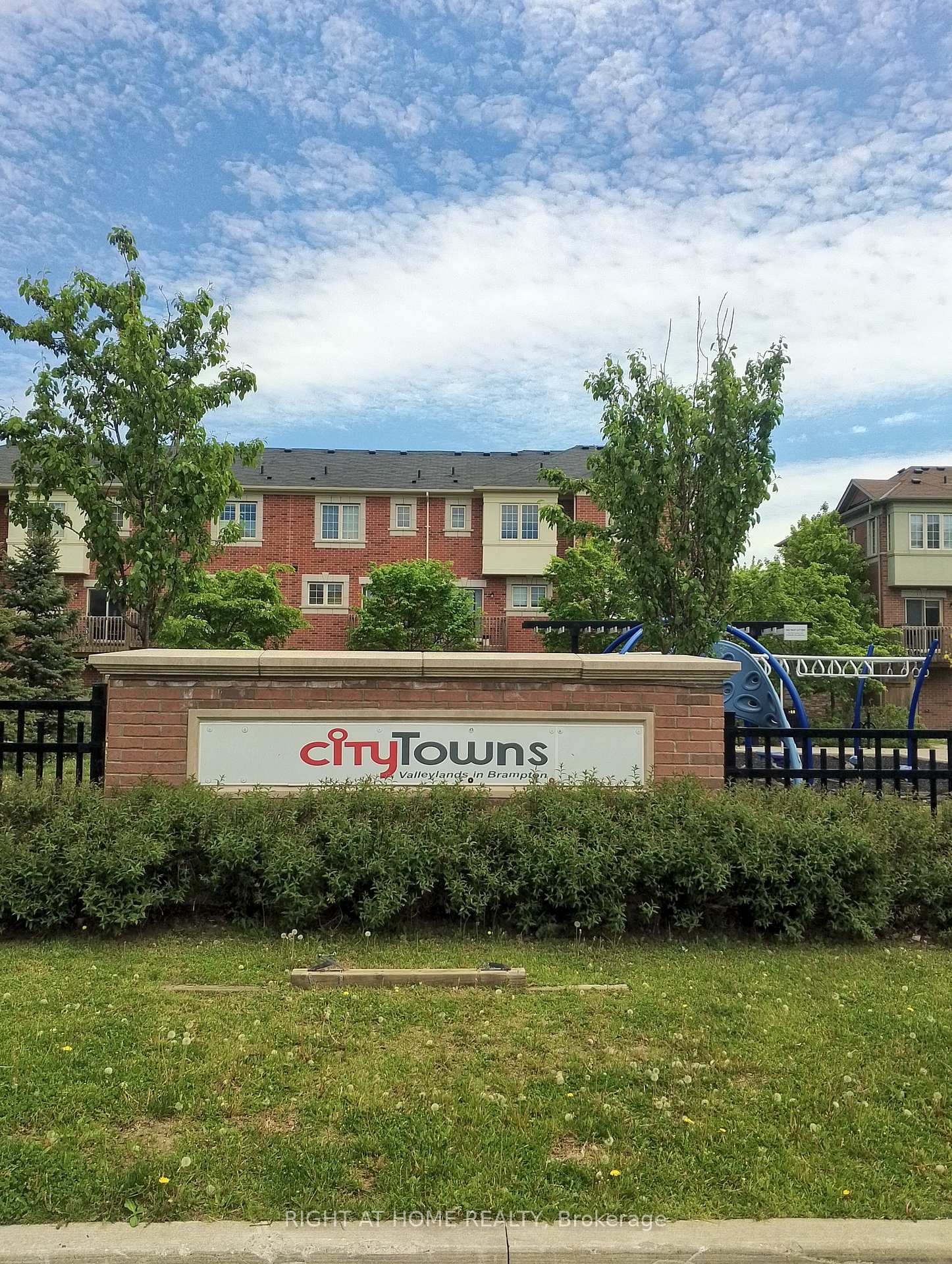 Photo 13 of 32 Aspen Hills Road, Brampton, Credit Valley — HOMEH