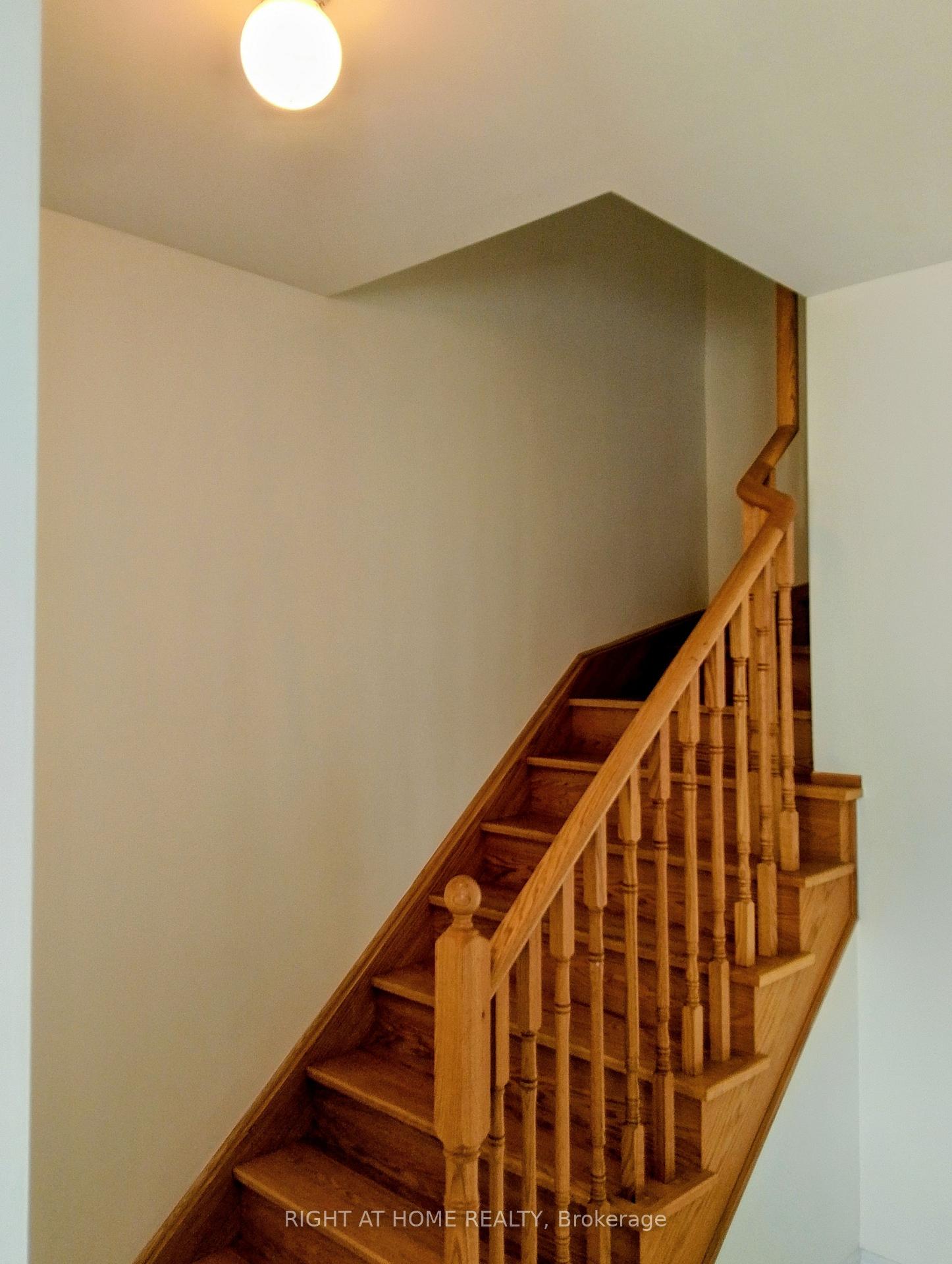 Photo 14 of 32 Aspen Hills Road, Brampton, Credit Valley — HOMEH