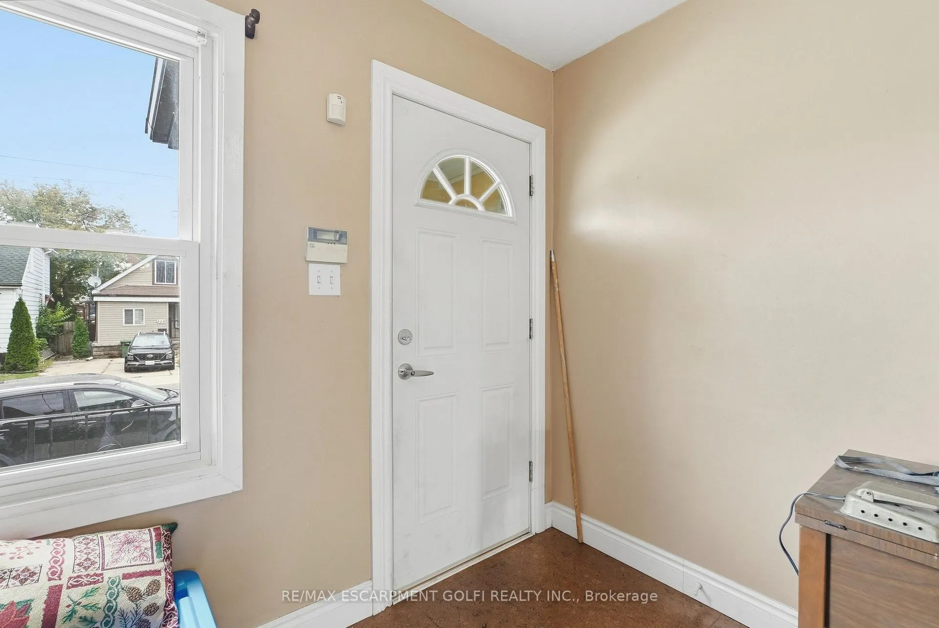 Photo 2 of 524 Roxborough Avenue, Hamilton, Homeside — HOMEH
