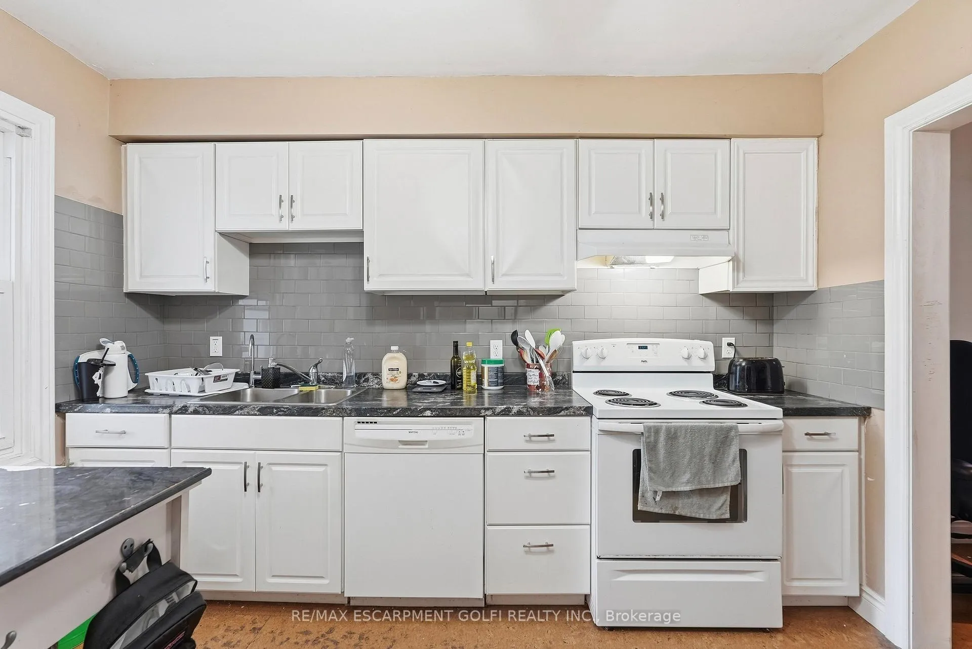Photo 7 of 524 Roxborough Avenue, Hamilton, Homeside — HOMEH