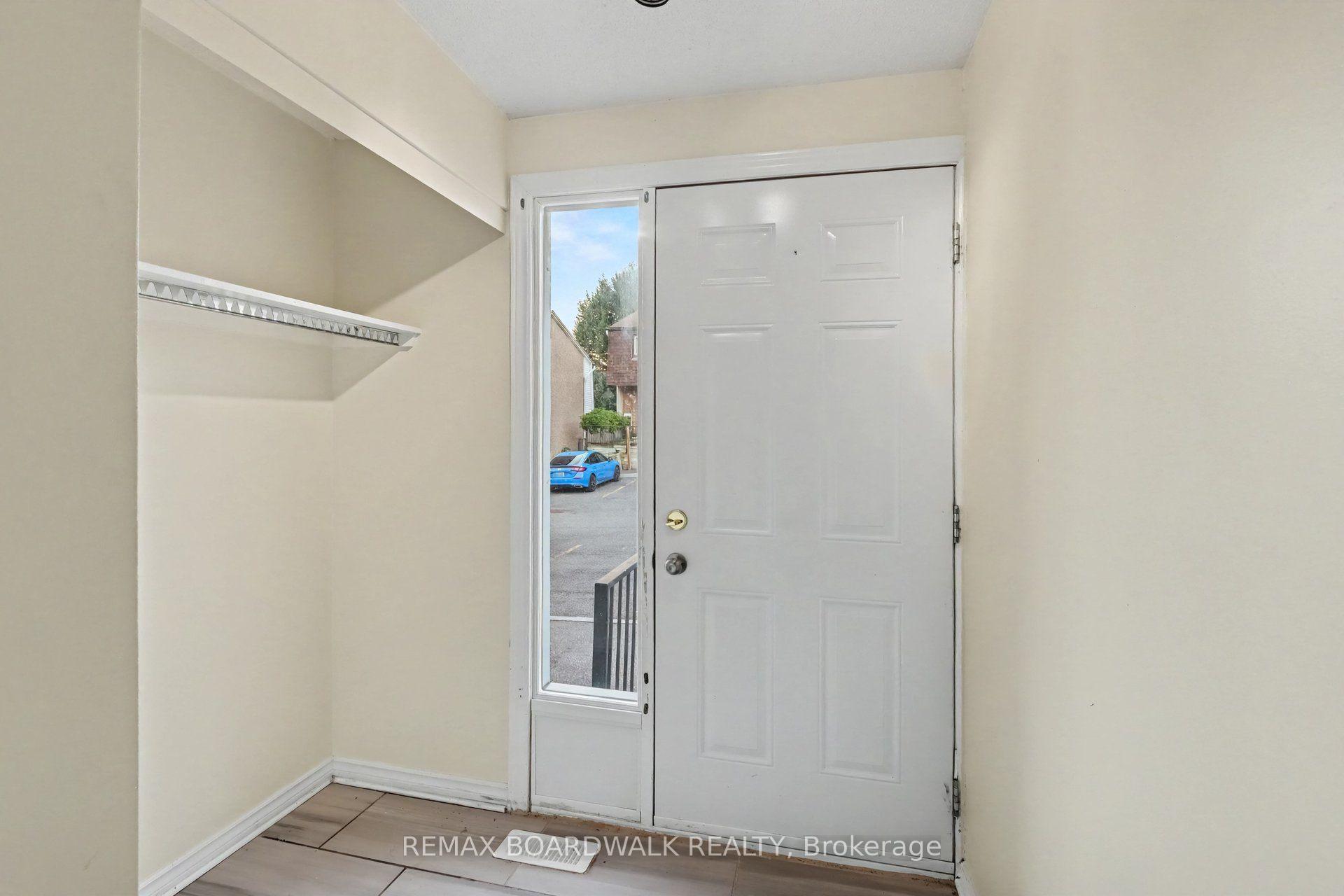 Photo 2 of 912 B Elmsmere Drive, Ottawa, Beacon Hill South — HOMEH