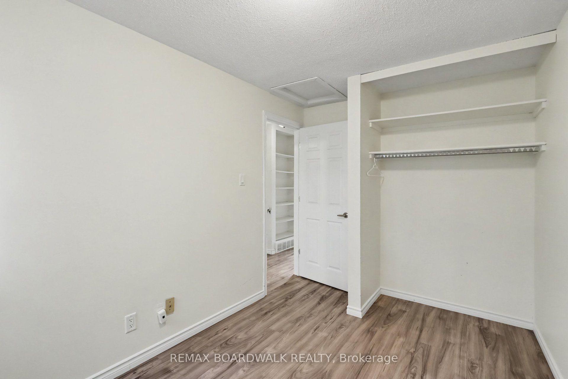 Photo 8 of 912 B Elmsmere Drive, Ottawa, Beacon Hill South — HOMEH
