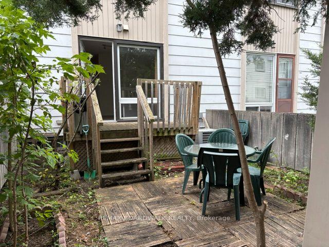 Photo 20 of 912 B Elmsmere Drive, Ottawa, Beacon Hill South — HOMEH
