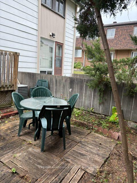 Photo 21 of 912 B Elmsmere Drive, Ottawa, Beacon Hill South — HOMEH