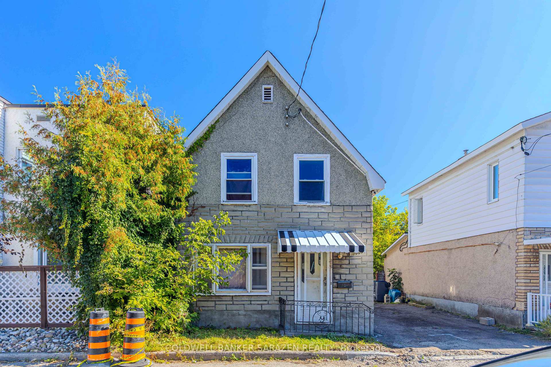 Photo of 215 Desrosiers Street